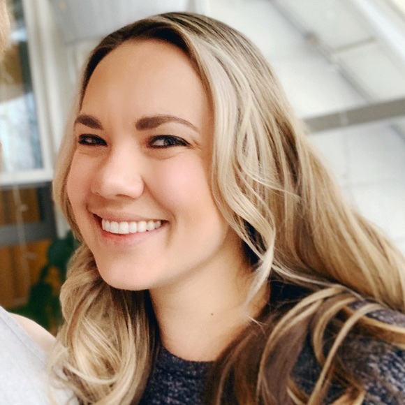 Meet your Posher, Celina - Picture 3 of 3